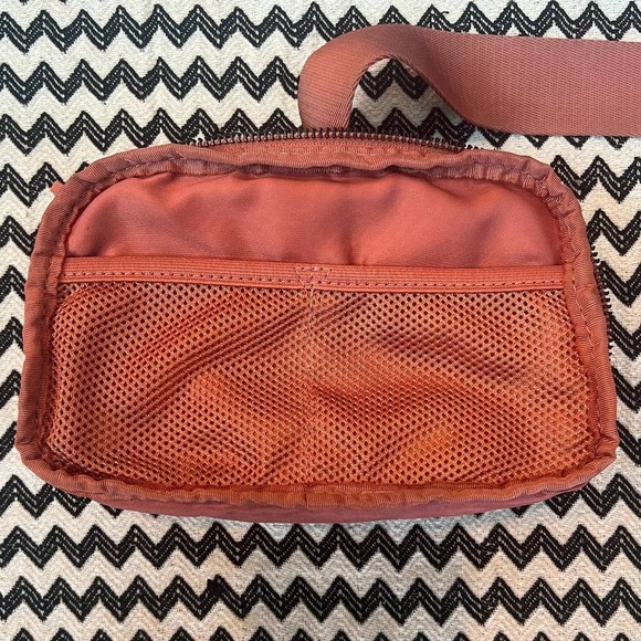 OG Copper Clay lululemon Everywhere Belt Bag - Picture 12 of 13